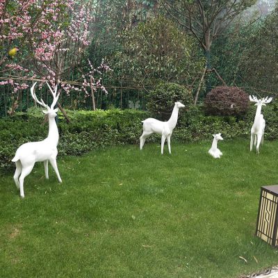 玻璃鋼白色鹿雕塑，小區園林草坪動(dòng)物擺件