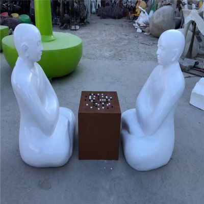 玻璃鋼和尚下棋雕塑造型 園林抽象象棋景觀(guān)擺件