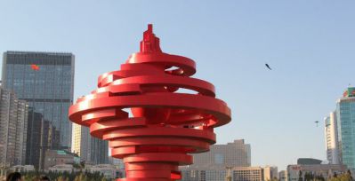 公園商廈創(chuàng  )意玻璃鋼競技運動(dòng)火炬雕塑