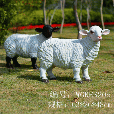 公園草地擺放的一只黑頭的玻璃鋼創(chuàng  )意綿羊雕塑