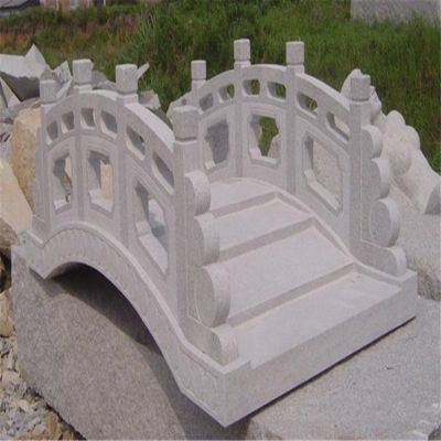 庭院擺放假山漢白玉石雕小拱橋景觀(guān)雕塑