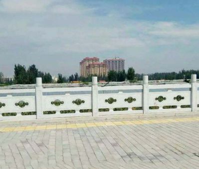 學(xué)院花園荷花池塘觀(guān)景臺漢白玉鏤空防護欄桿