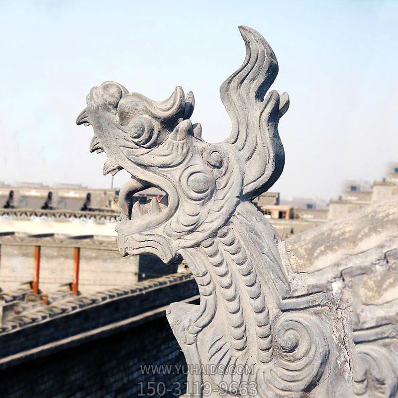 古建筑上擺放的張嘴的青石石雕創(chuàng )意螭吻雕塑