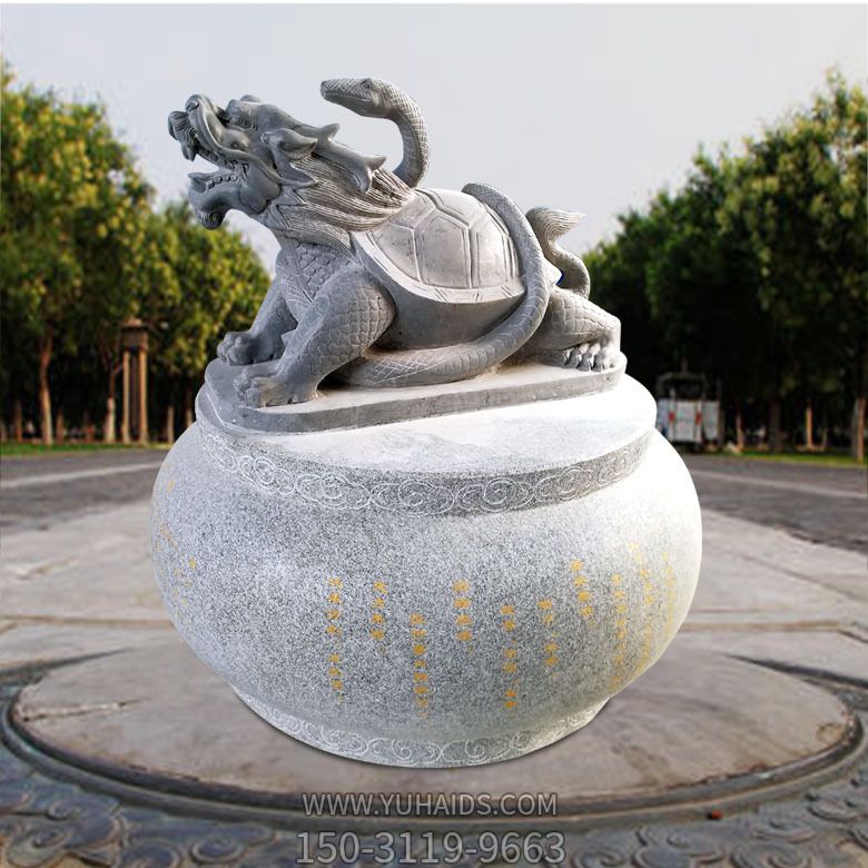 公園里擺放的身上帶蛇的砂石石雕創(chuàng )意龍龜雕塑