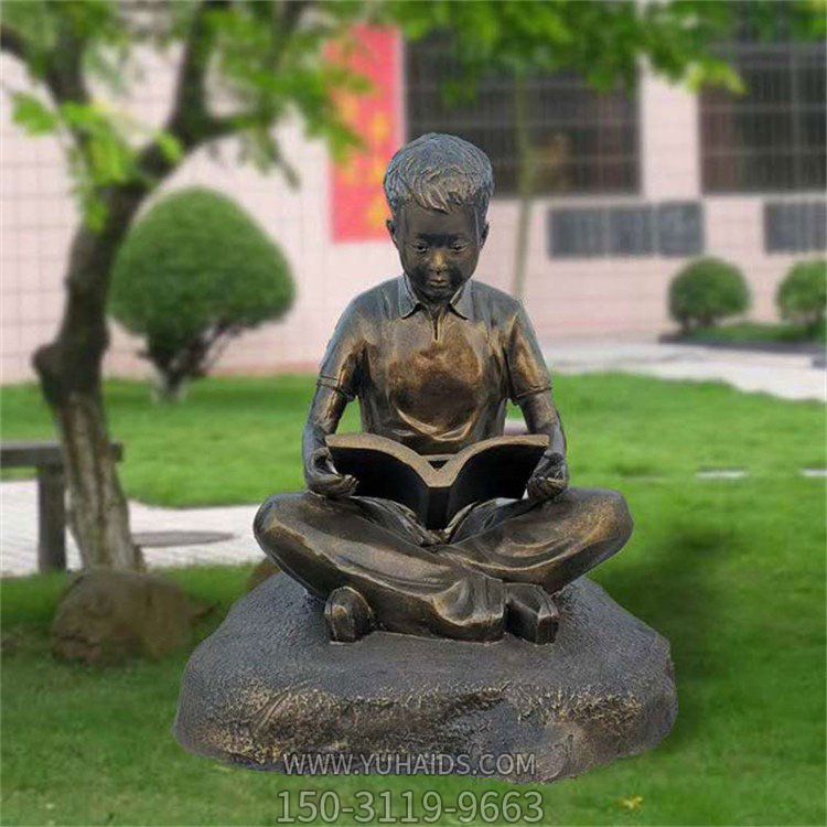 校園廣場(chǎng)讀書(shū)的玻璃鋼仿銅兒童景觀(guān)雕塑