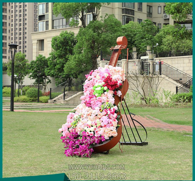 戶(hù)外公園創(chuàng  )意玻璃彩繪大提琴雕塑