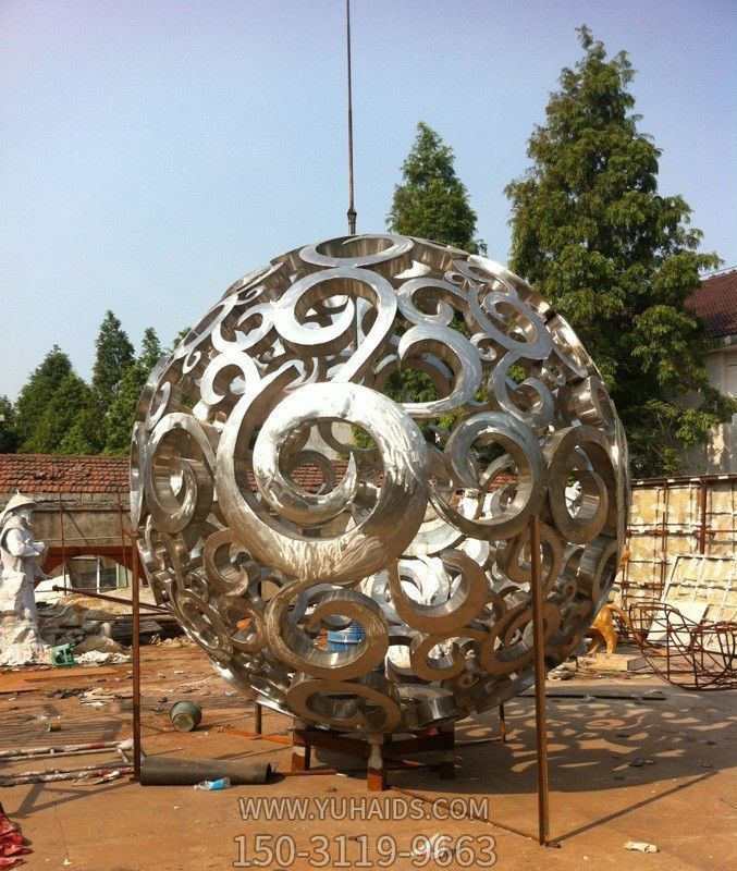戶(hù)外公園創(chuàng )意不銹鋼鏤空球雕塑