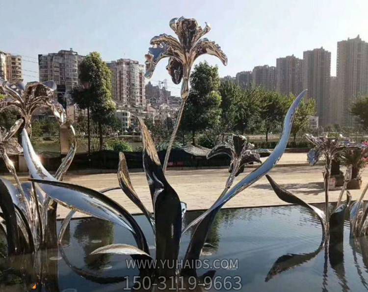 廣場(chǎng)水池擺放不銹鋼鏡面抽象水仙花景觀(guān)雕塑