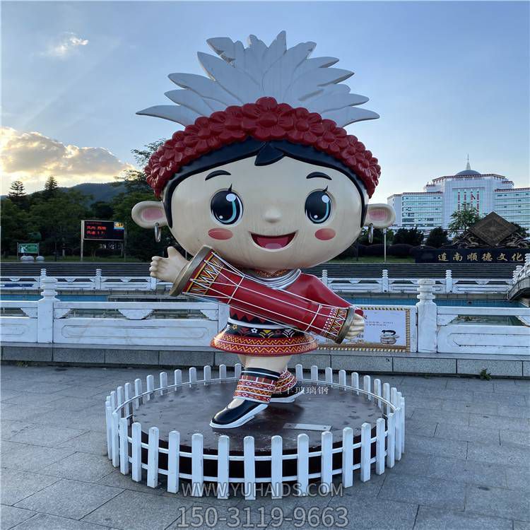 廣場(chǎng)奏樂(lè )民族人物玻璃鋼雕塑