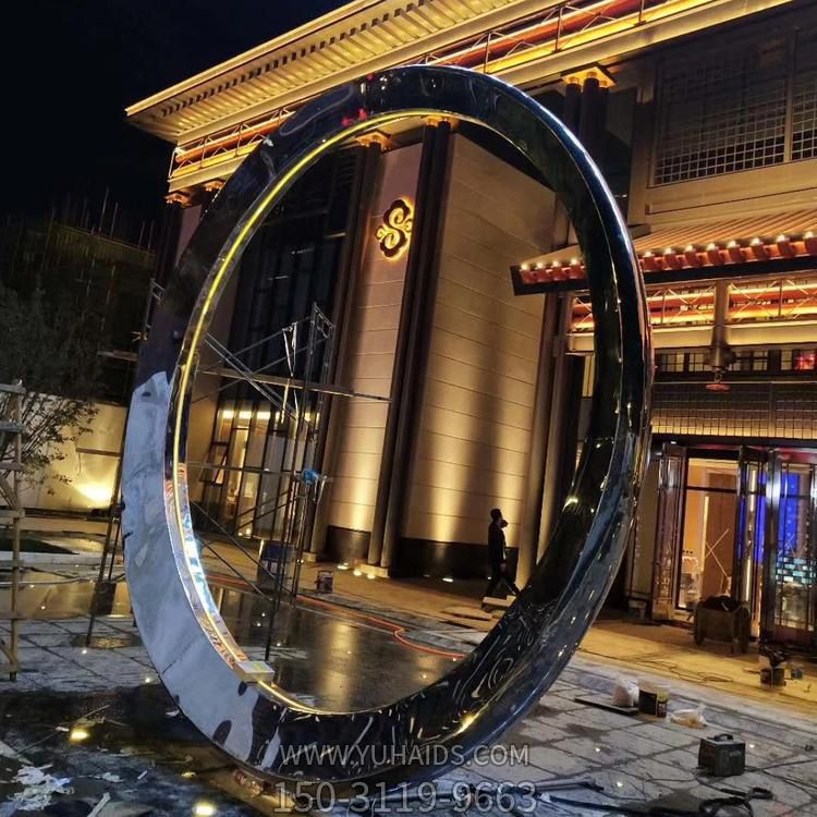 酒店會(huì )所擺放不銹鋼圓環(huán)噴泉景觀(guān)雕塑