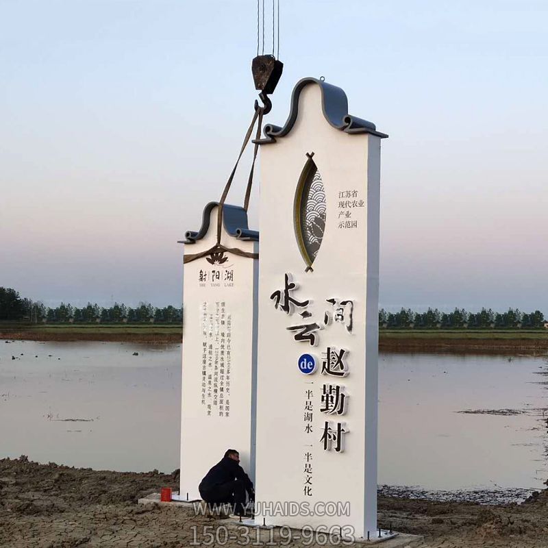 海邊創(chuàng )意不銹鋼噴漆創(chuàng )意精神堡壘雕塑