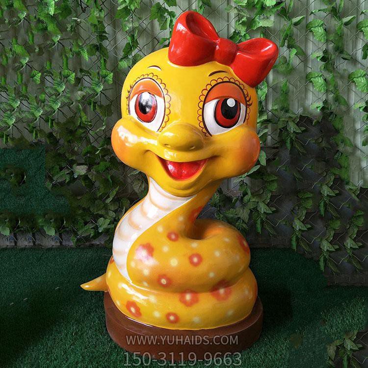 玻璃鋼卡通戶(hù)外景區動(dòng)物蛇雕塑