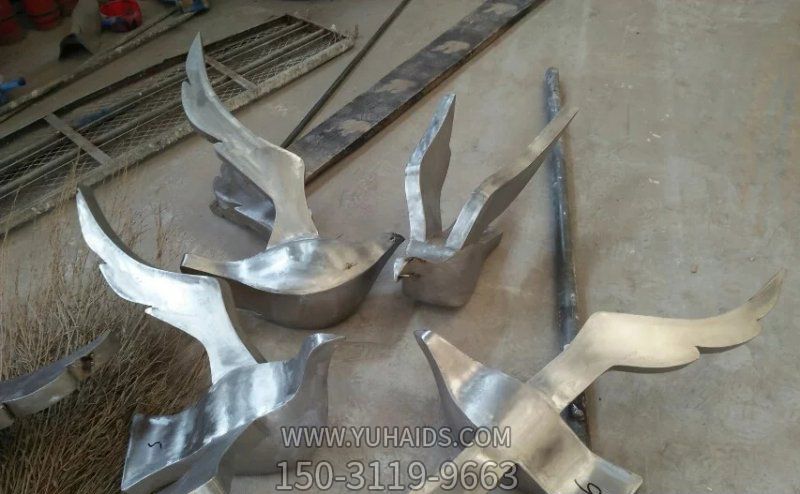 景區花園創(chuàng )意抽象鏡面不銹鋼鴿子雕塑