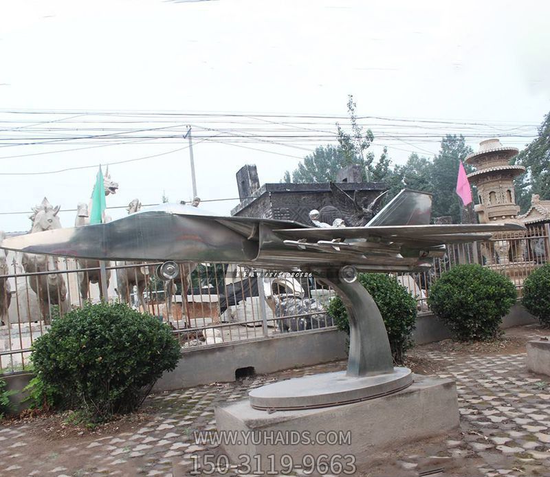 公園路邊創(chuàng )意不銹鋼飛行的飛機雕塑