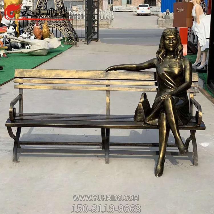 園林廣場(chǎng)戶(hù)外長(cháng)椅坐著(zhù)的玻璃鋼仿銅人物景觀(guān)雕塑