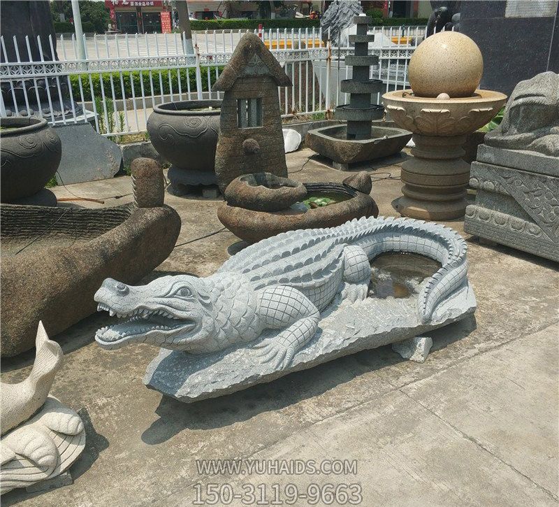 公園街道擺放的兇惡的玻璃鋼創(chuàng )意鱷魚(yú)雕塑