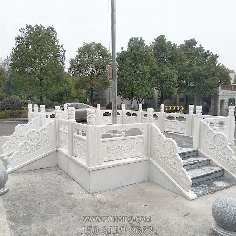 學(xué)院廣場(chǎng)石雕升旗臺雕塑