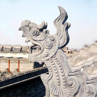 古建筑上擺放的張嘴的青石石雕創(chuàng  )意螭吻雕塑