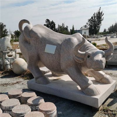 大型戶(hù)外石雕耕地牛雕塑