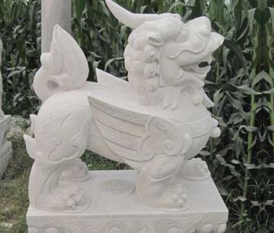 戶(hù)外景區漢白玉石雕帶翅膀的貔貅雕塑