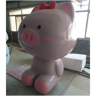 幼兒園一只卡通坐著(zhù)的玻璃鋼豬雕塑