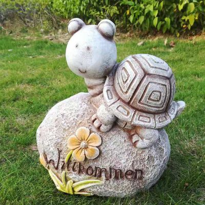 戶(hù)外草坪創(chuàng  )意大理石石雕浮雕石頭上的小烏龜雕塑