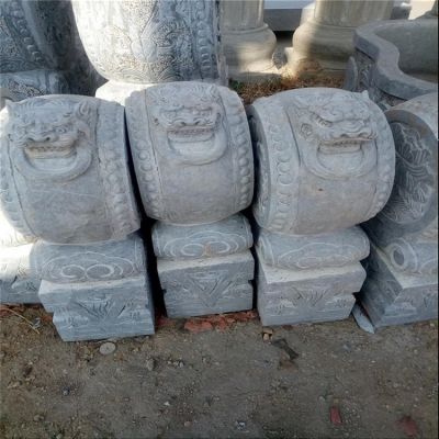 庭院門(mén)口一對大理石石雕獅子抱鼓石