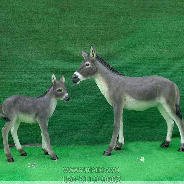 農場(chǎng)擺放玻璃鋼仿真毛驢動(dòng)物小品雕塑