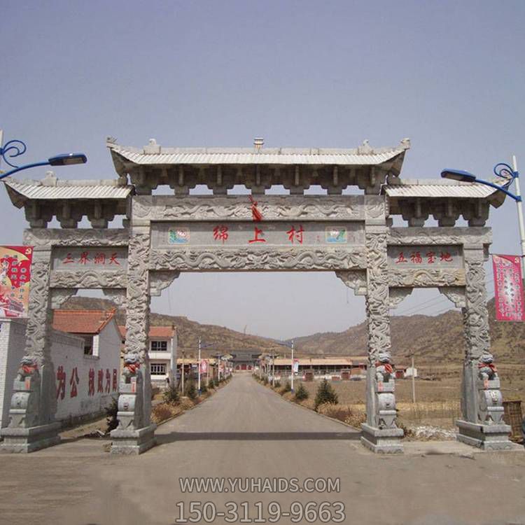 新農村建設村口擺放青石浮雕仿古建筑三門(mén)石牌坊雕塑