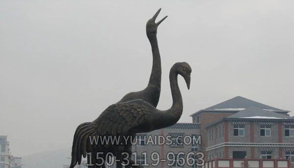 仙鶴雕塑-景區創(chuàng  )意抽象不銹鋼仿銅鶴雕塑