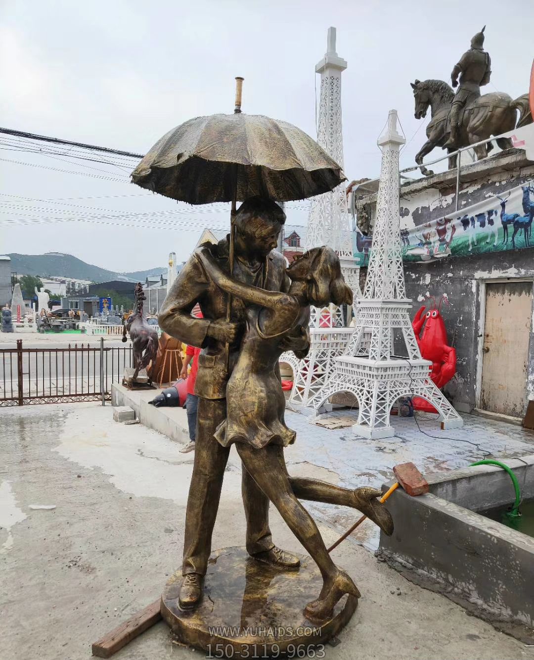 街邊創(chuàng )意景觀(guān)仿銅雕塑情侶雕塑