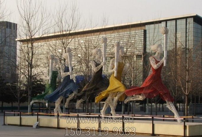 公園景區創(chuàng )意奔跑中玻璃鋼火炬手雕塑