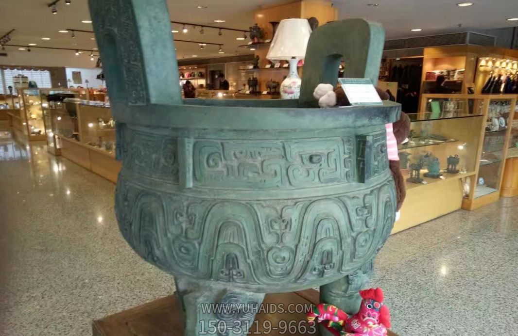 商場(chǎng)創(chuàng  )意青銅器鼎雕塑