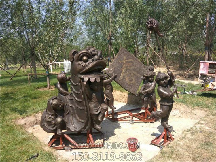 城市街頭玻璃鋼仿銅人物雕塑景觀(guān)小品