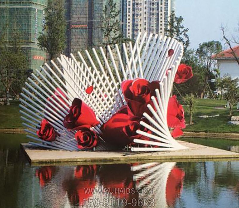不銹鋼創(chuàng )意湖邊紅玫瑰雕塑