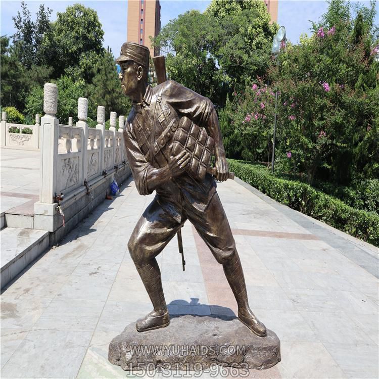 景區戶(hù)外街道玻璃鋼仿銅園林八路軍戰士人物景觀(guān)雕塑