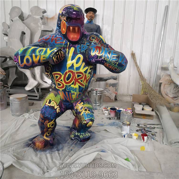 商場(chǎng)店鋪創(chuàng  )意玻璃鋼彩繪猩猩雕塑