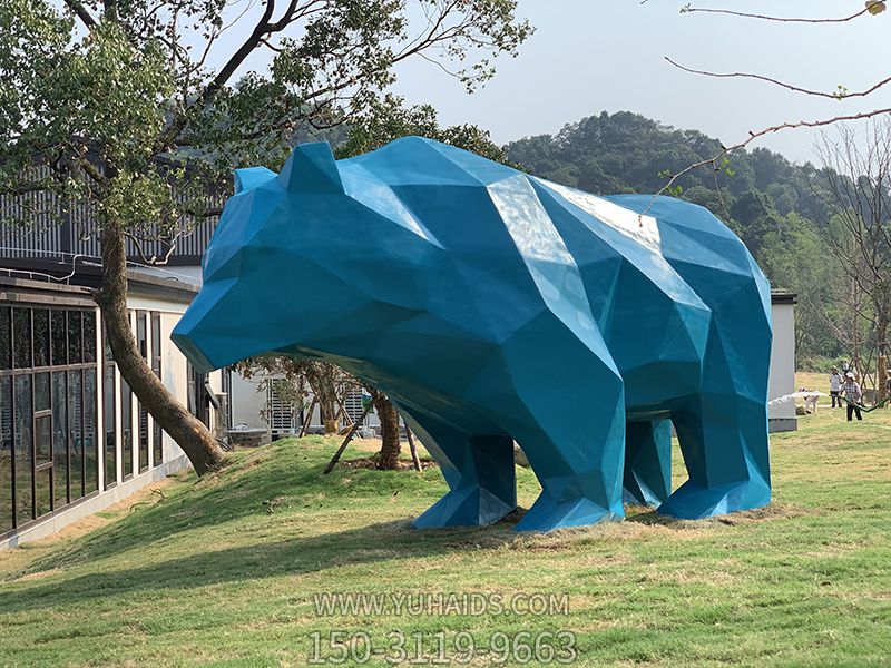 公園草坪創(chuàng )意抽象藍色幾何熊雕塑
