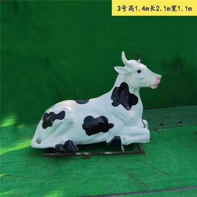 戶(hù)外農場(chǎng)玻璃鋼仿真奶牛雕塑