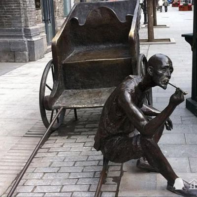 步行街擺放玻璃鋼飯桶拉黃包車(chē)民俗人物小品