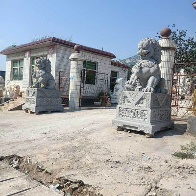 工廠(chǎng)門(mén)口大理石石雕一對招財的獅子雕塑