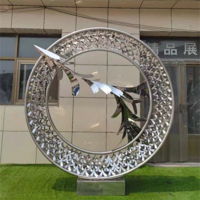 不銹鋼幾何塊面大型創(chuàng  )意鏤空圓環(huán)雕塑