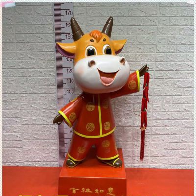 商場(chǎng)室內擺放玻璃鋼卡通牛吉祥物小品雕塑