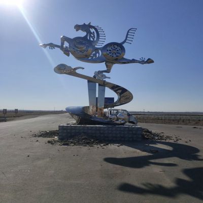 戶(hù)外廣場(chǎng)擺放不銹鋼抽象馬雕塑景觀(guān)標識