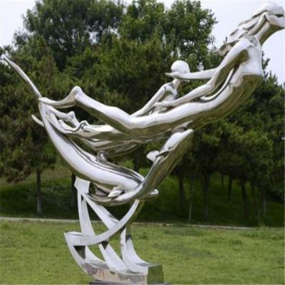 校園不銹鋼鏡面創(chuàng  )意游泳人物景觀(guān)