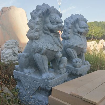 戶(hù)外草坪創(chuàng  )意一對看大門(mén)口的青石獅子雕塑