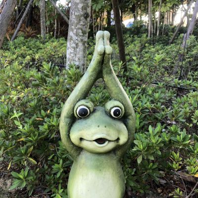 公園樹(shù)脂噴漆創(chuàng  )意青蛙雕塑