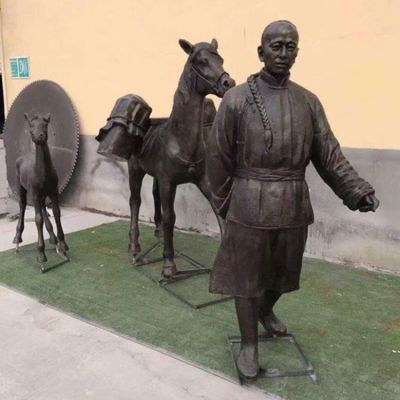 園林景區玻璃鋼仿銅牽馬的人物景觀(guān)擺件