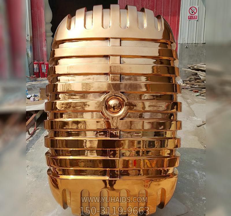 廣場(chǎng)創(chuàng )意不銹鋼噴金烤漆大型話(huà)筒雕塑