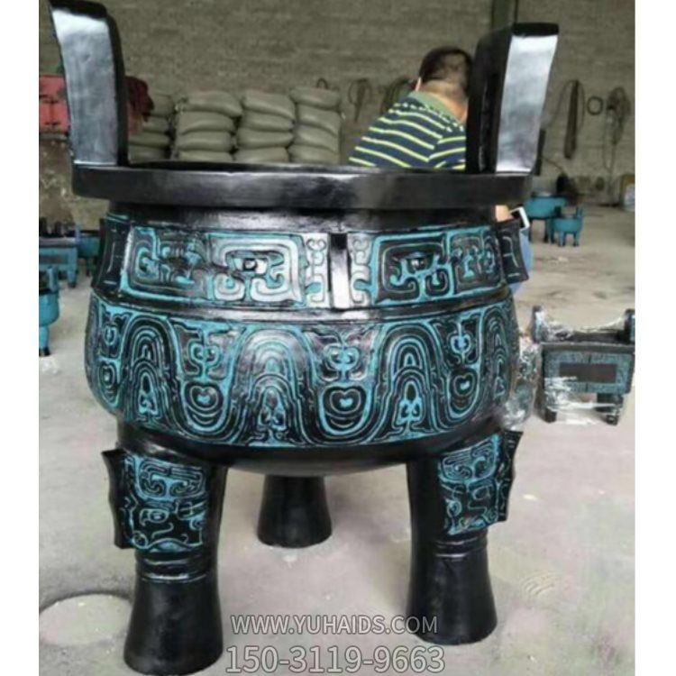 純銅鼎寺院戶(hù)外擺放圓形三足雙耳香爐頂雕塑